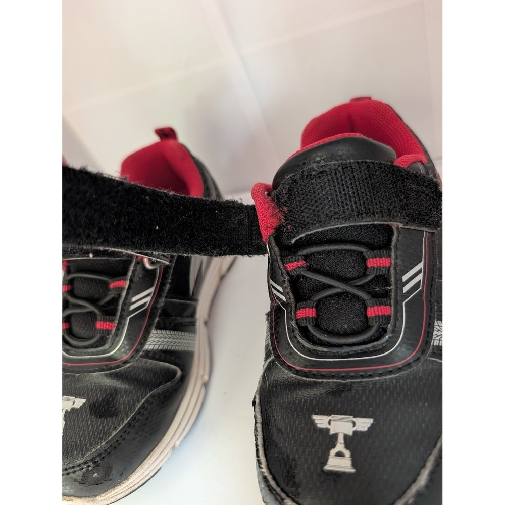 Lightning McQueen Boys Sneakers Shoes Sz 11 Light Up Cars 95 Racing Black Red - Picture 15 of 16
